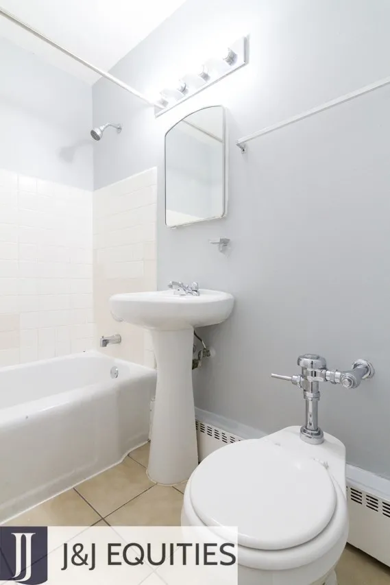 7333 N Ridge Blvd, , 60645, USA 60645-unit#305-Chicago-IL