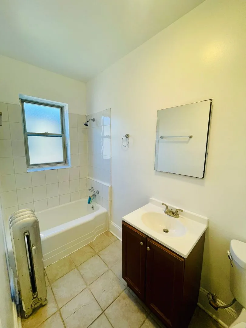 1331 W Touhy Ave, ,  60626, USA 60626-unit#3N-Chicago-IL