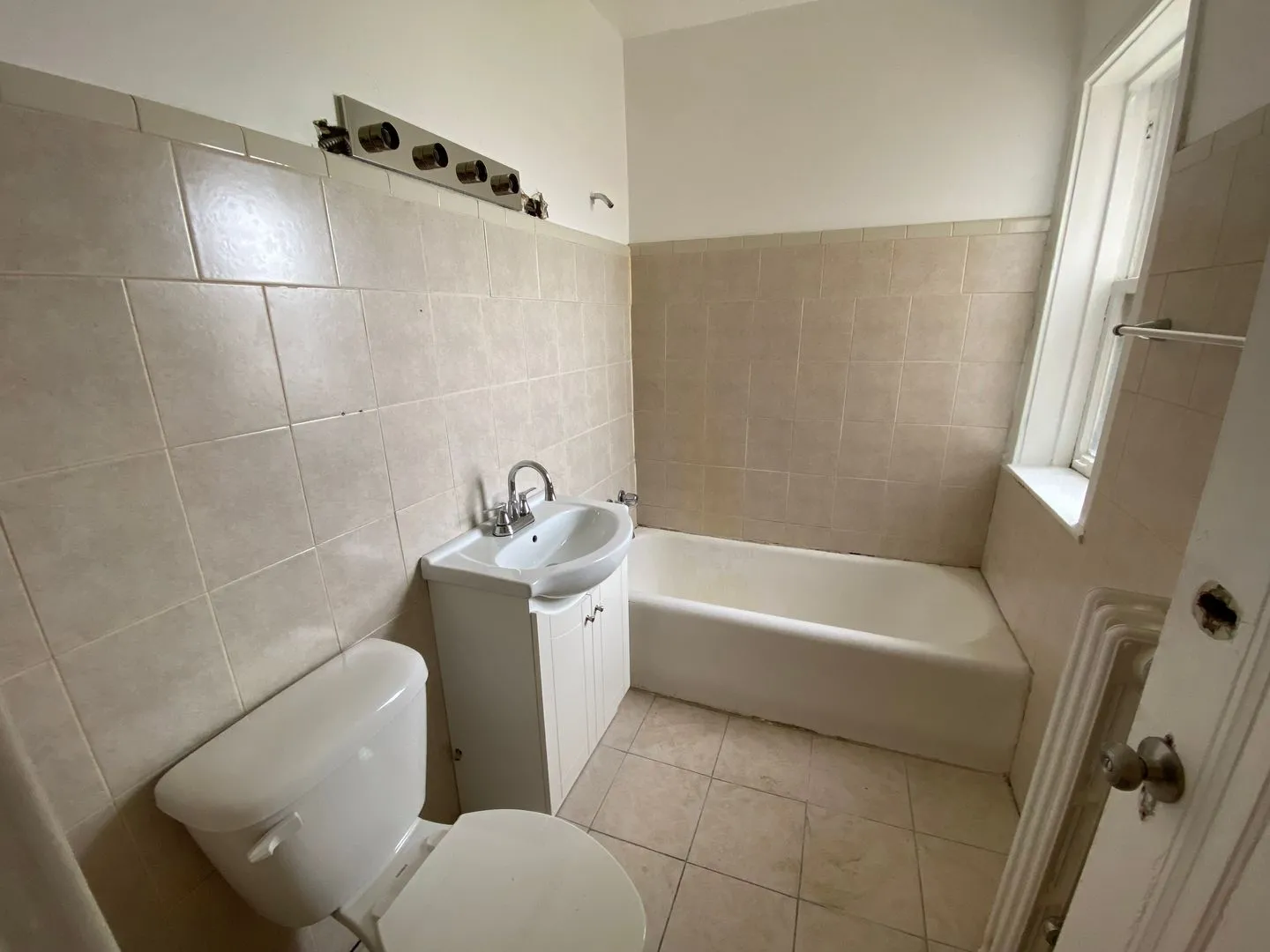 6305 N Washtenaw Ave, ,  60659, USA 60659-unit#1-Chicago-IL