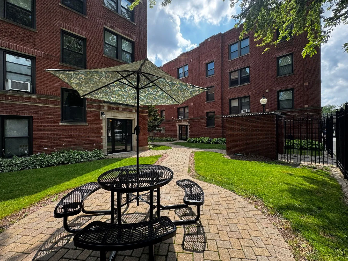 1381 W Greenleaf Ave, ,  60626, USA 60626-unit#1S-Chicago-IL