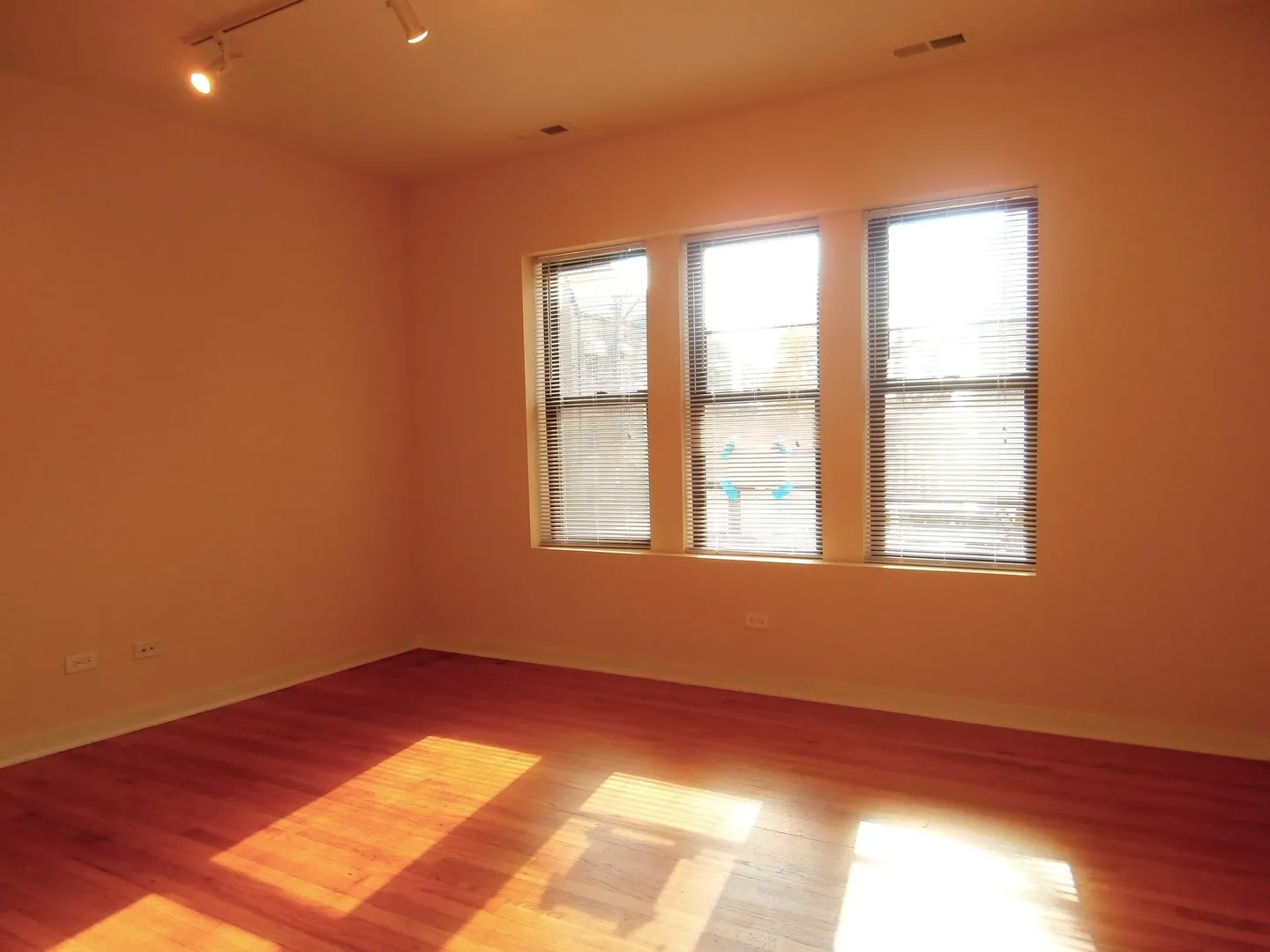 2450 W Albion Ave, , 60645, USA 60645-unit#2E-Chicago-IL