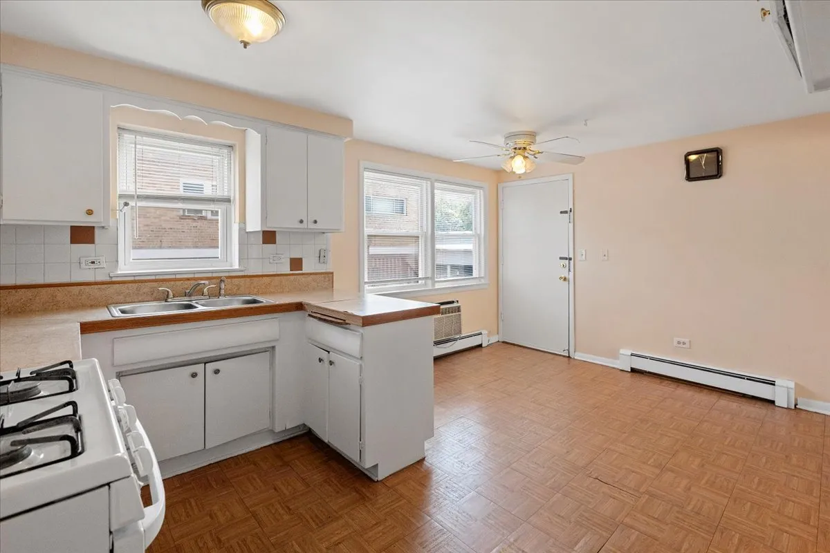 2650 W Touhy Ave, ,  60645, USA 60645-unit#2N-Chicago-IL