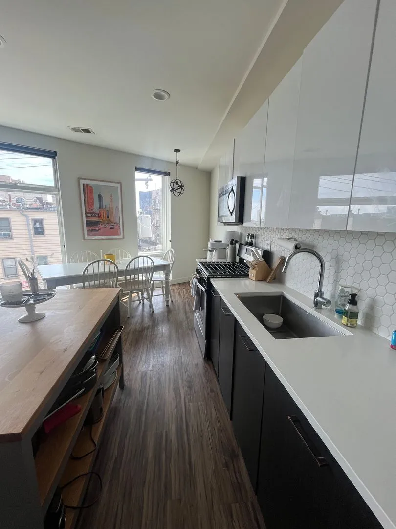 1045 W Cornelia Ave, ,  60657, USA 60657-unit#404-Chicago-IL