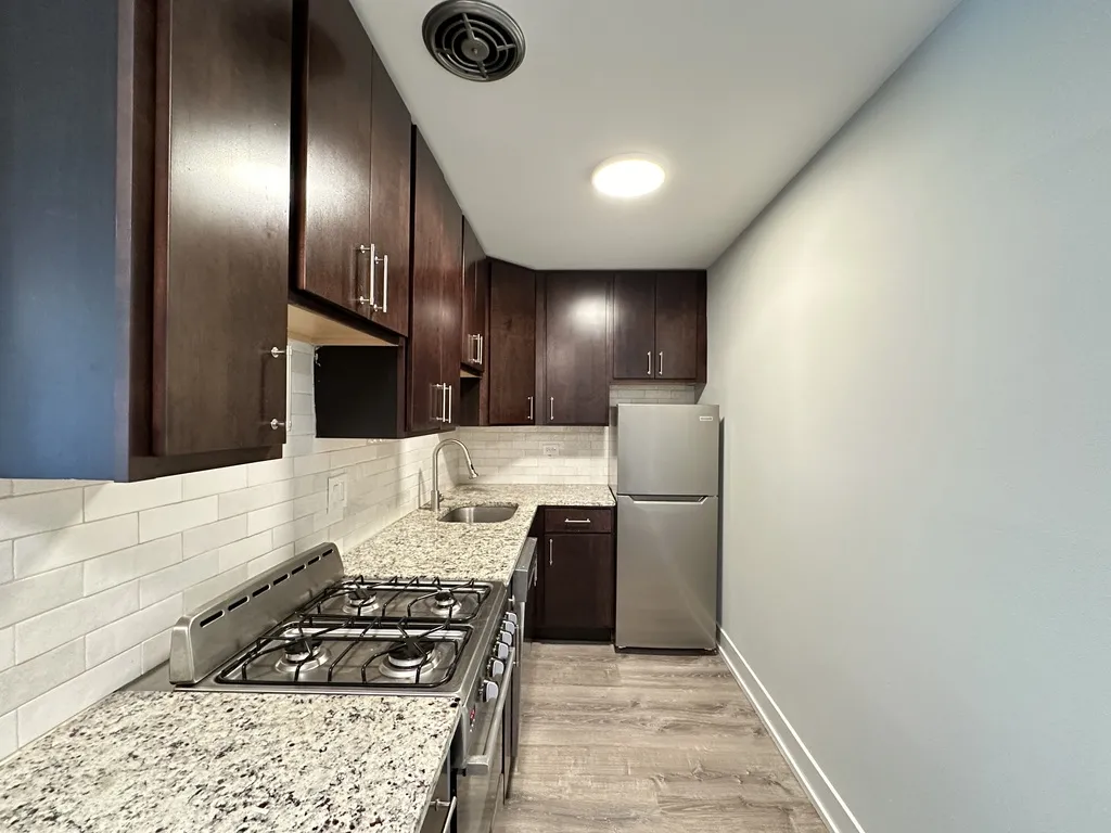 445 W Barry Ave, , 60657, USA 60657-unit#222-Chicago-IL