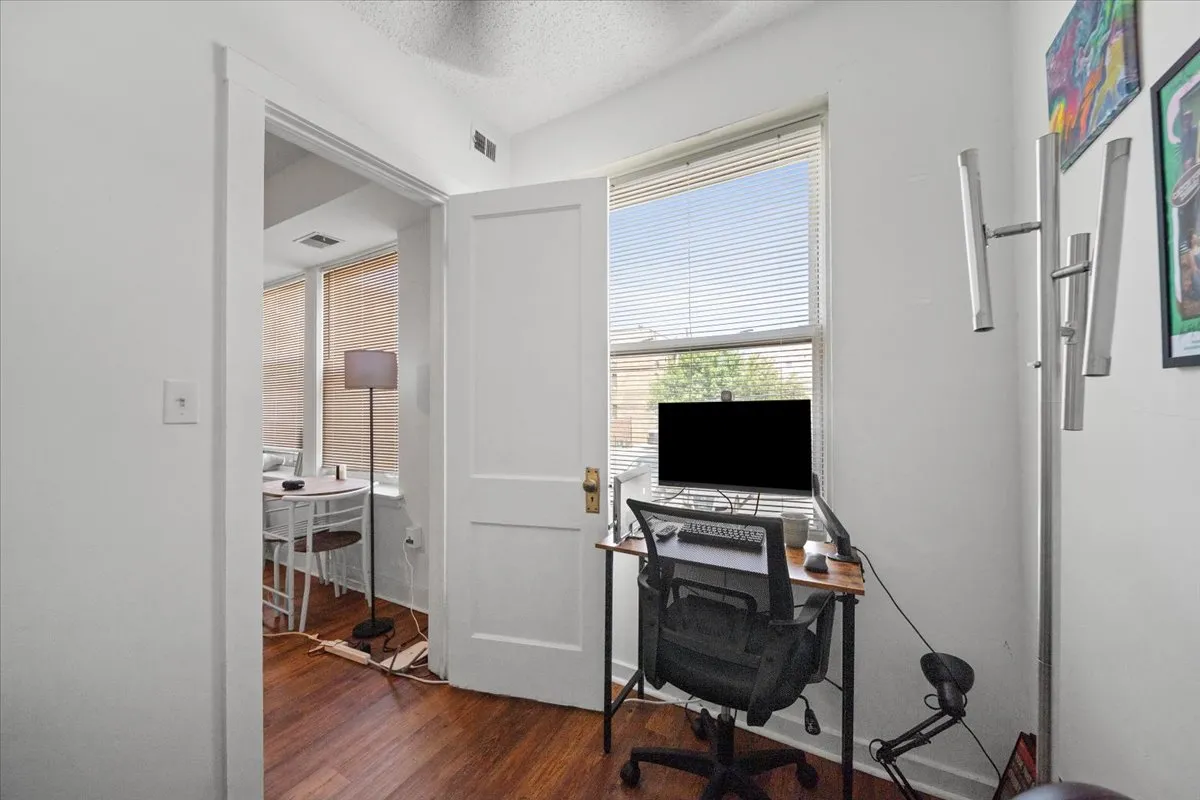 3727 N Pine Grove Ave, ,  60613, USA 60613-unit#203-Chicago-IL