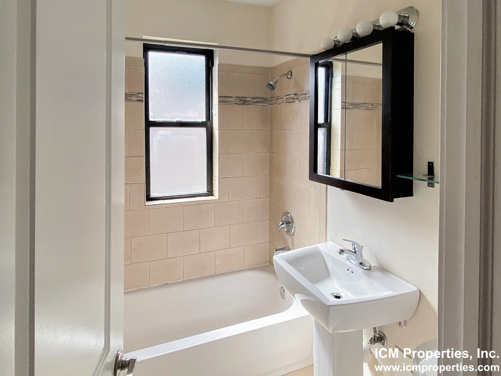 617 W Melrose St, , 60657, USA 60657-unit#617-A3-Chicago-IL