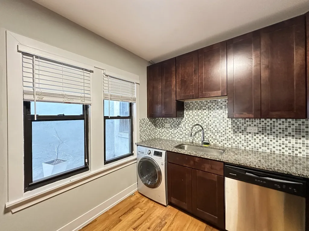 811 Elm St, Winnetka,  60093, USA 60093-unit#209-Chicago-IL