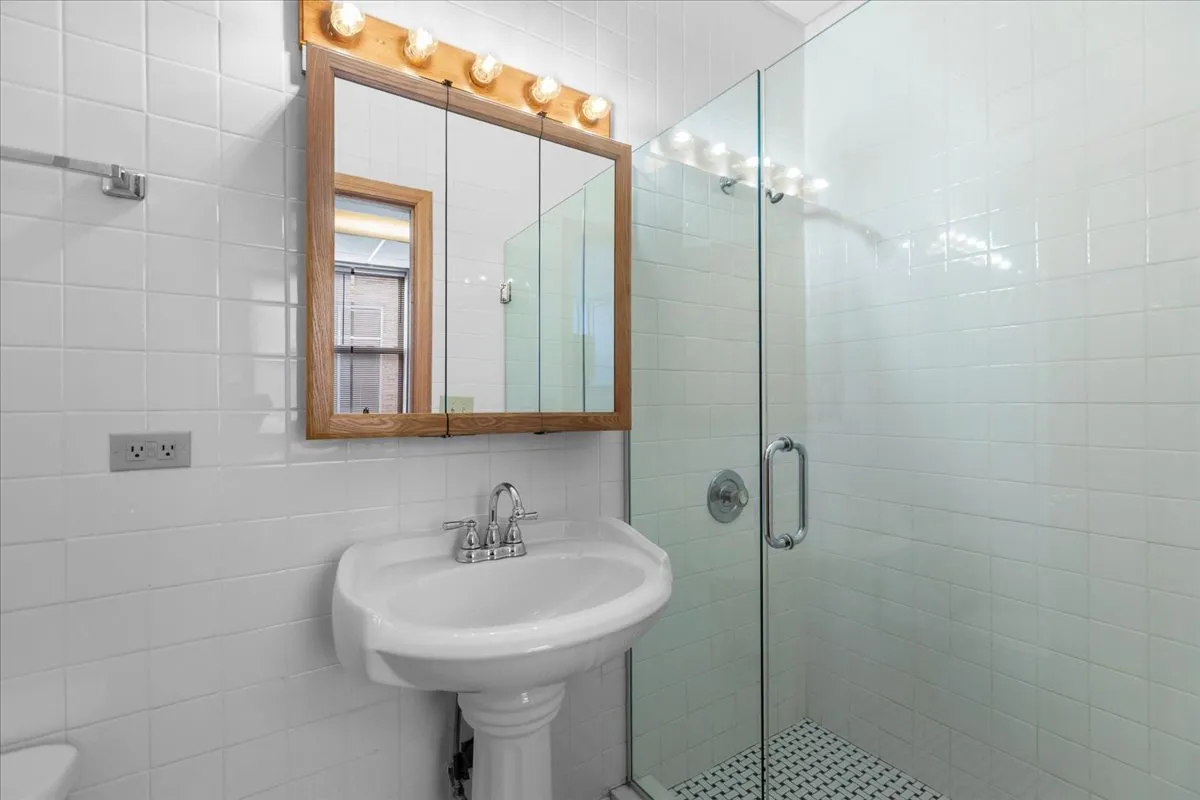 620 W Belmont Ave, ,  60657, USA 60657-unit#402-Chicago-IL