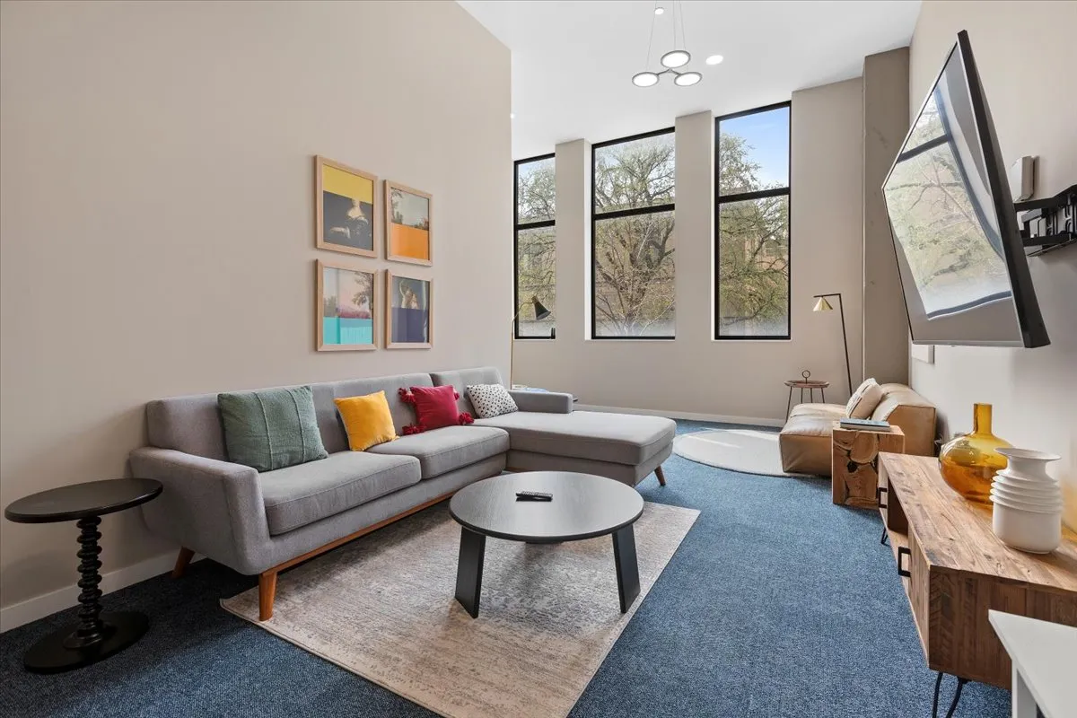 1900 W Lawrence Ave, , 60640, USA 60640-unit#211-Chicago-IL