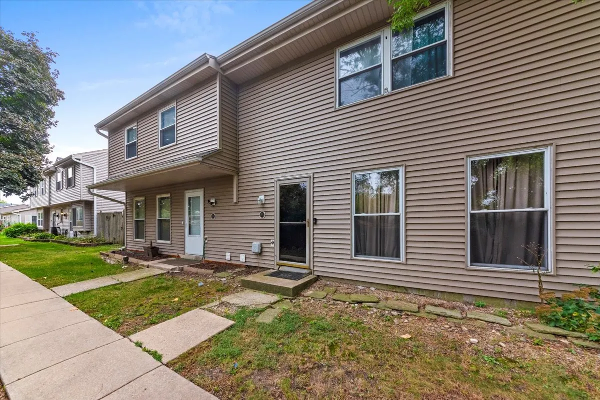 15 N Fernwood Dr, , 60440, USA 60440-Bolingbrook-IL