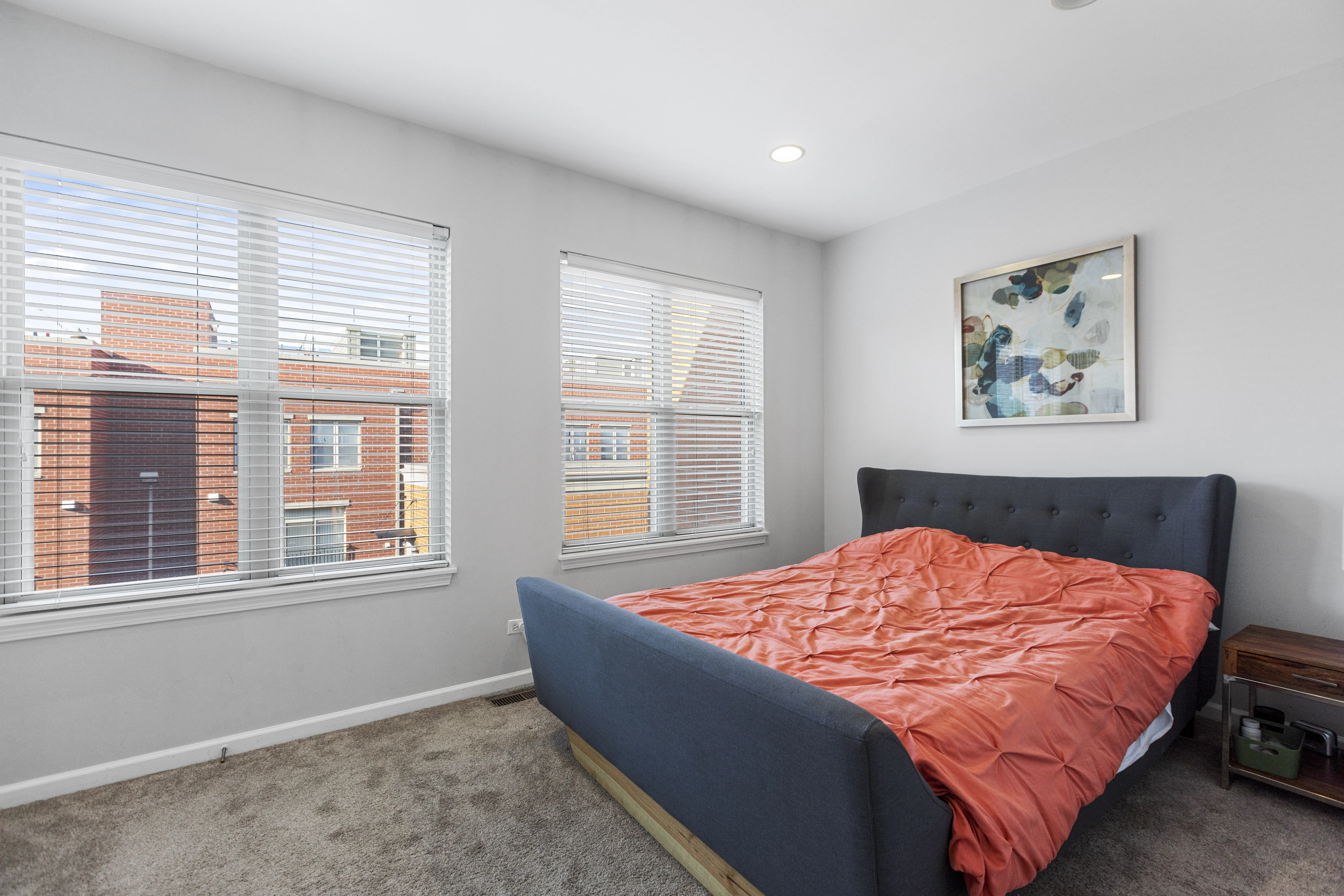 720 W Evergreen Ave, ,  60610, USA 60610-Chicago-IL