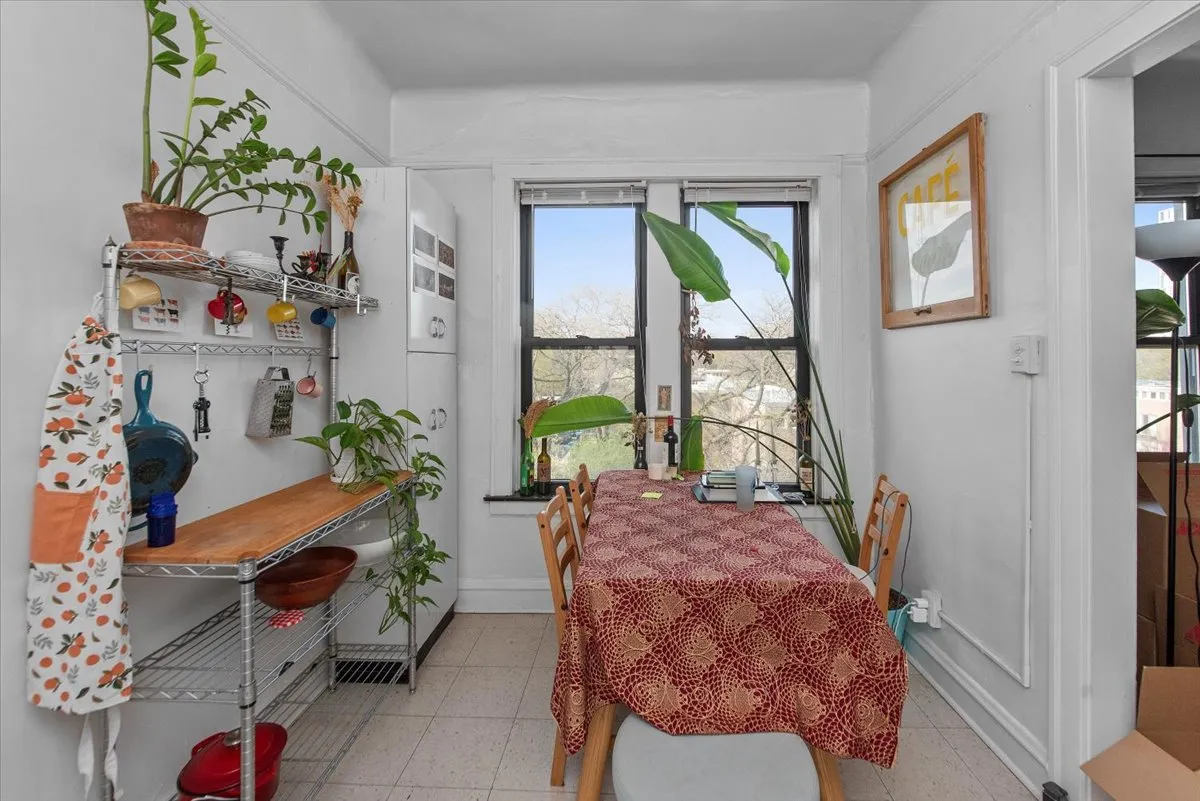 5704 S Harper Ave, ,  60637, USA 60637-unit#404-Chicago-IL