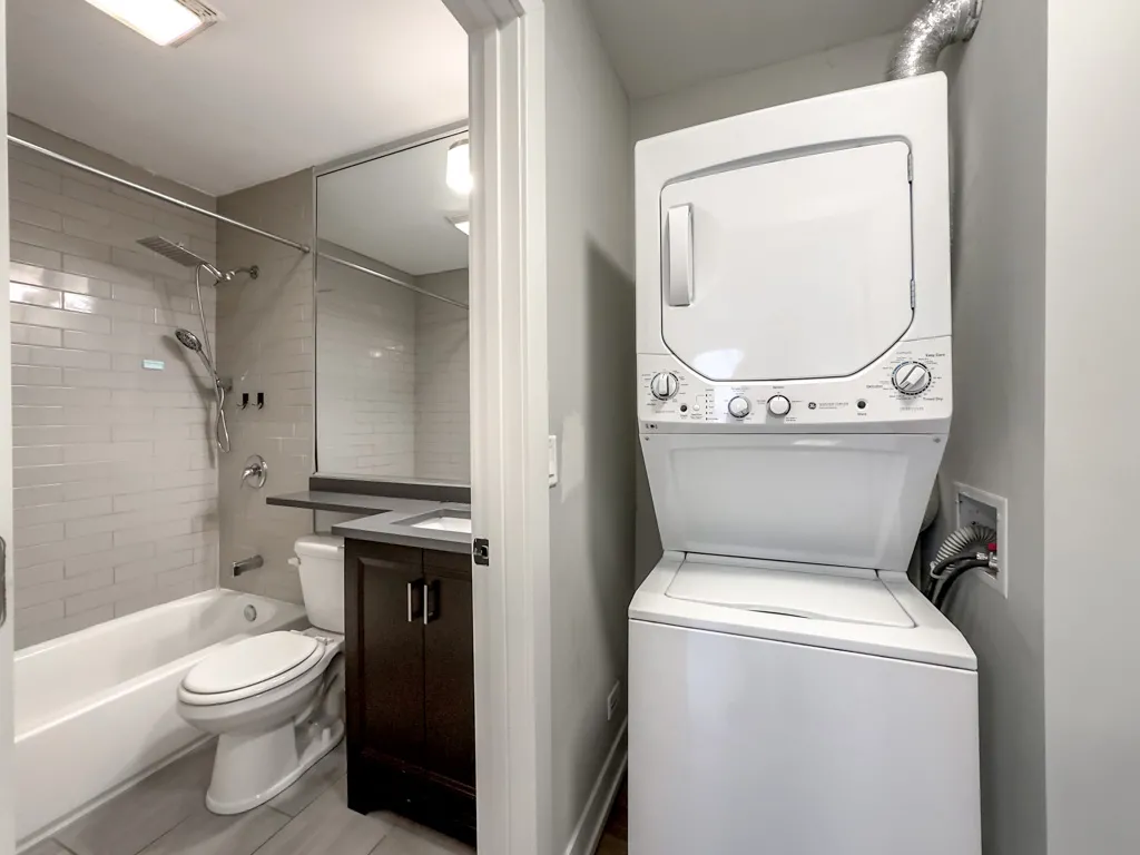 530 W Surf St, ,  60657, USA 60657-unit#202-Chicago-IL