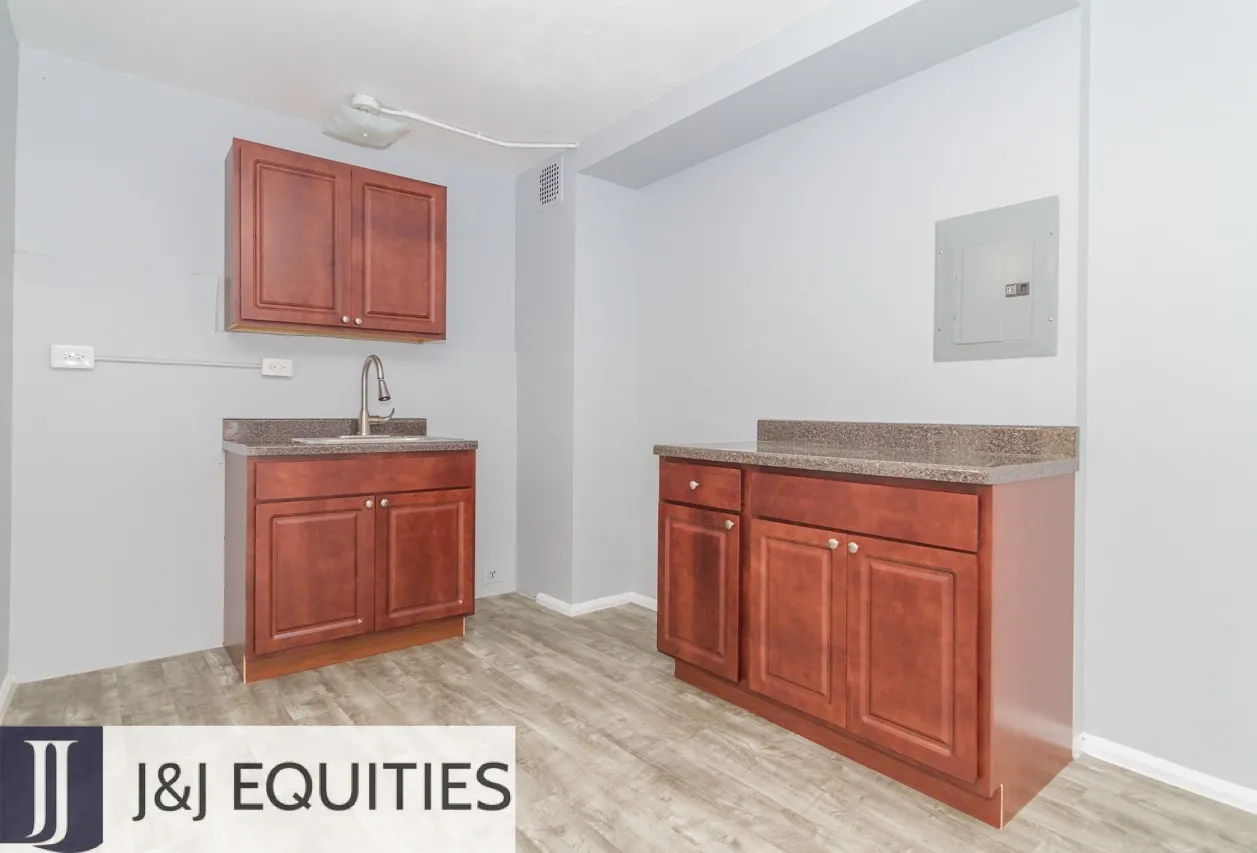 7333 N Ridge Blvd, , 60645, USA 60645-unit#105-Chicago-IL