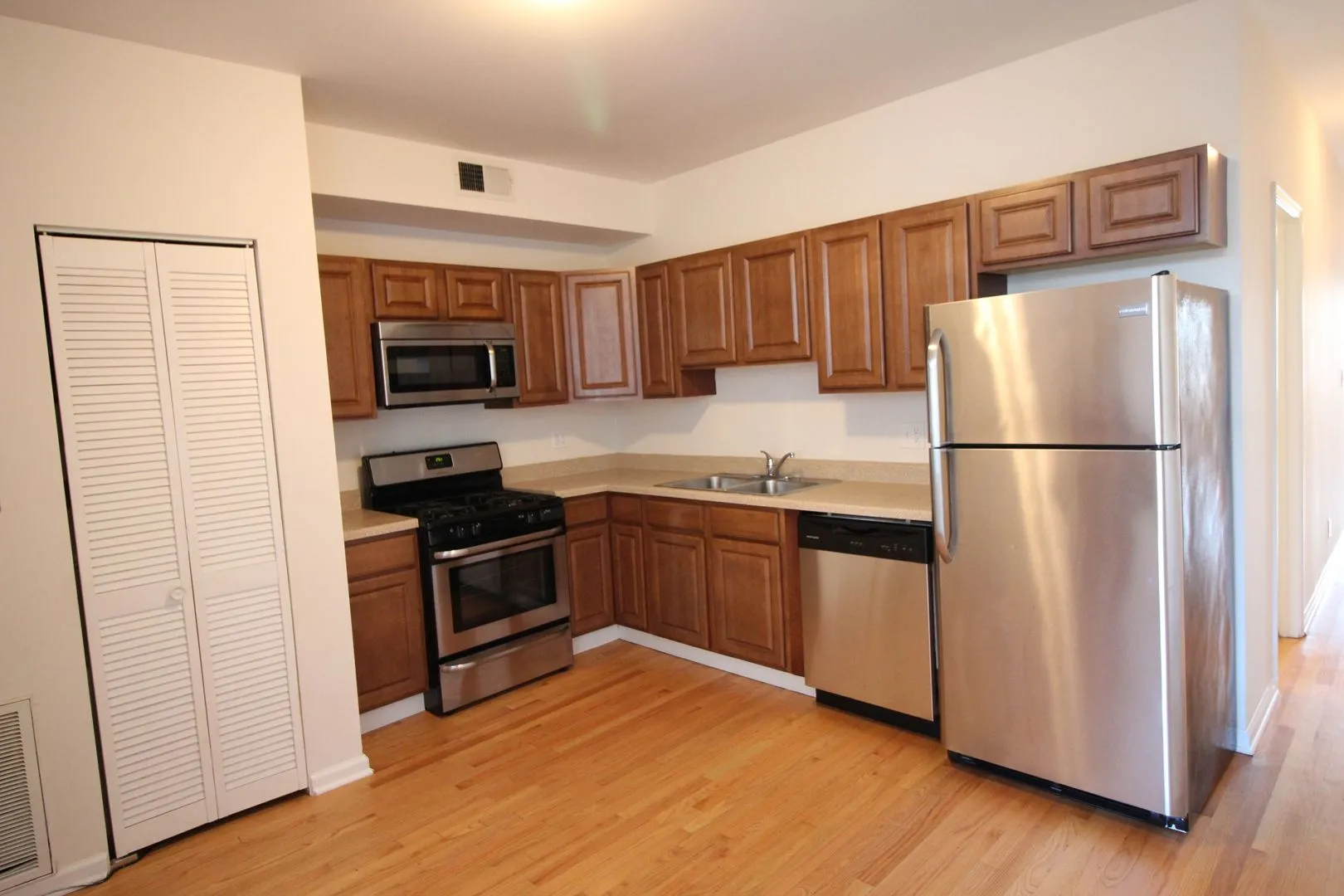 3320 W Lawrence Ave, , 60625, USA 60625-unit#2-Chicago-IL