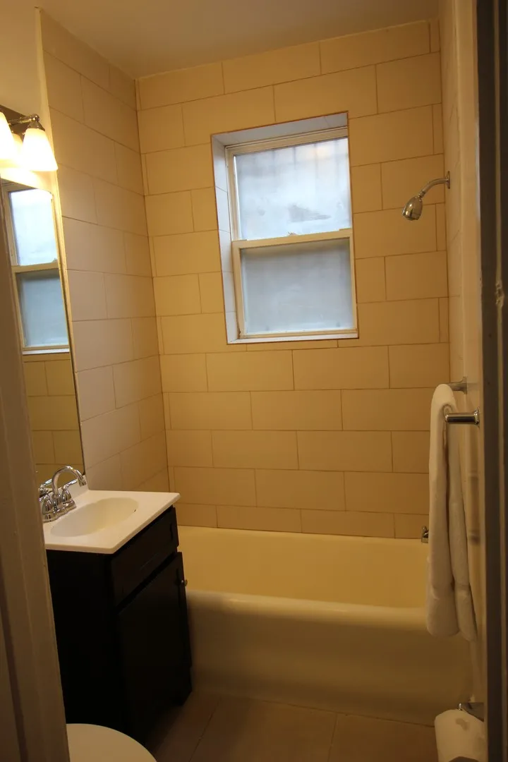 1210 W Granville Ave, , 60660, USA 60660-unit#105-Chicago-IL