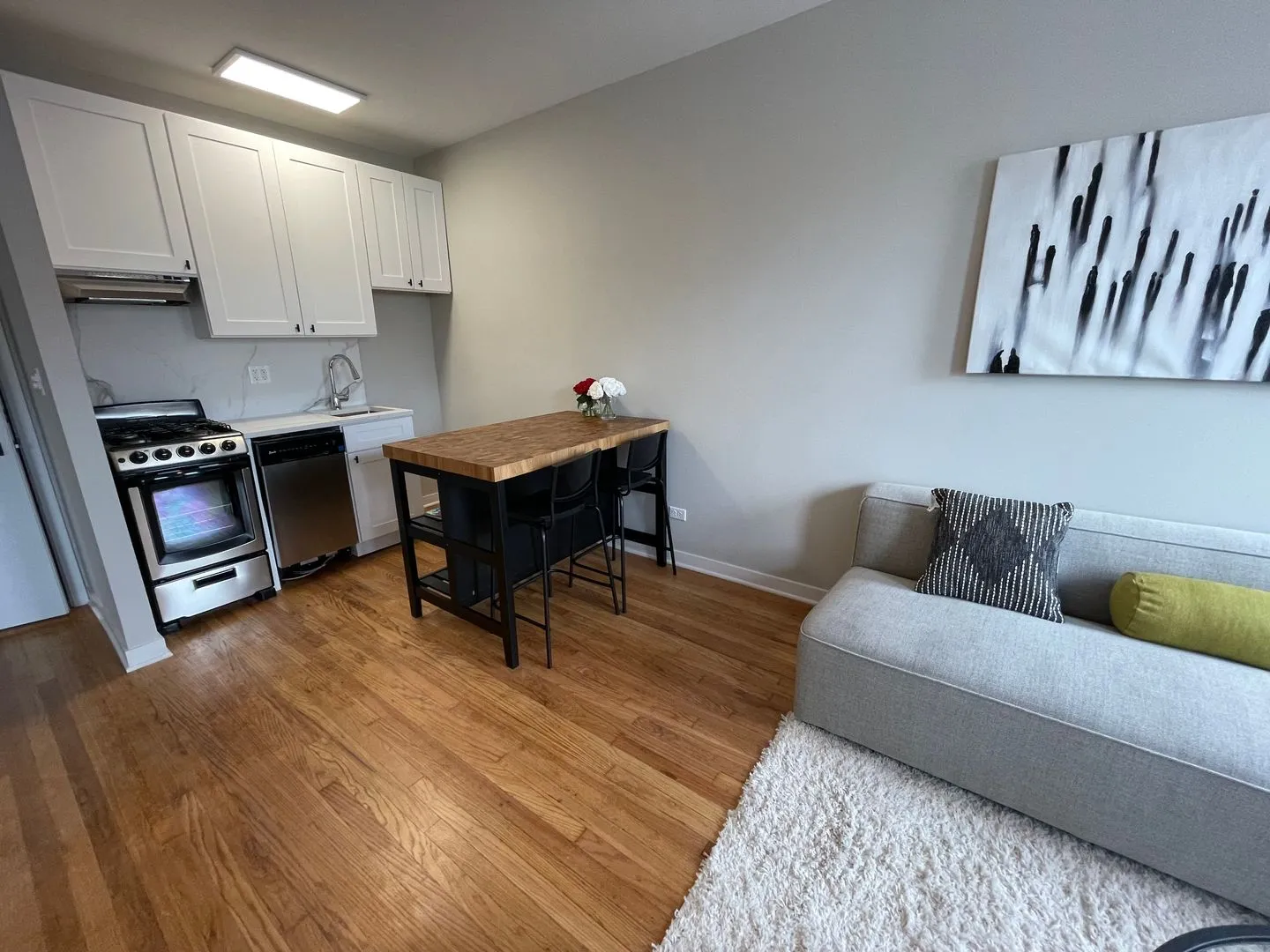 3250 N Pulaski Rd, ,  60641, USA 60641-unit#207-Chicago-IL