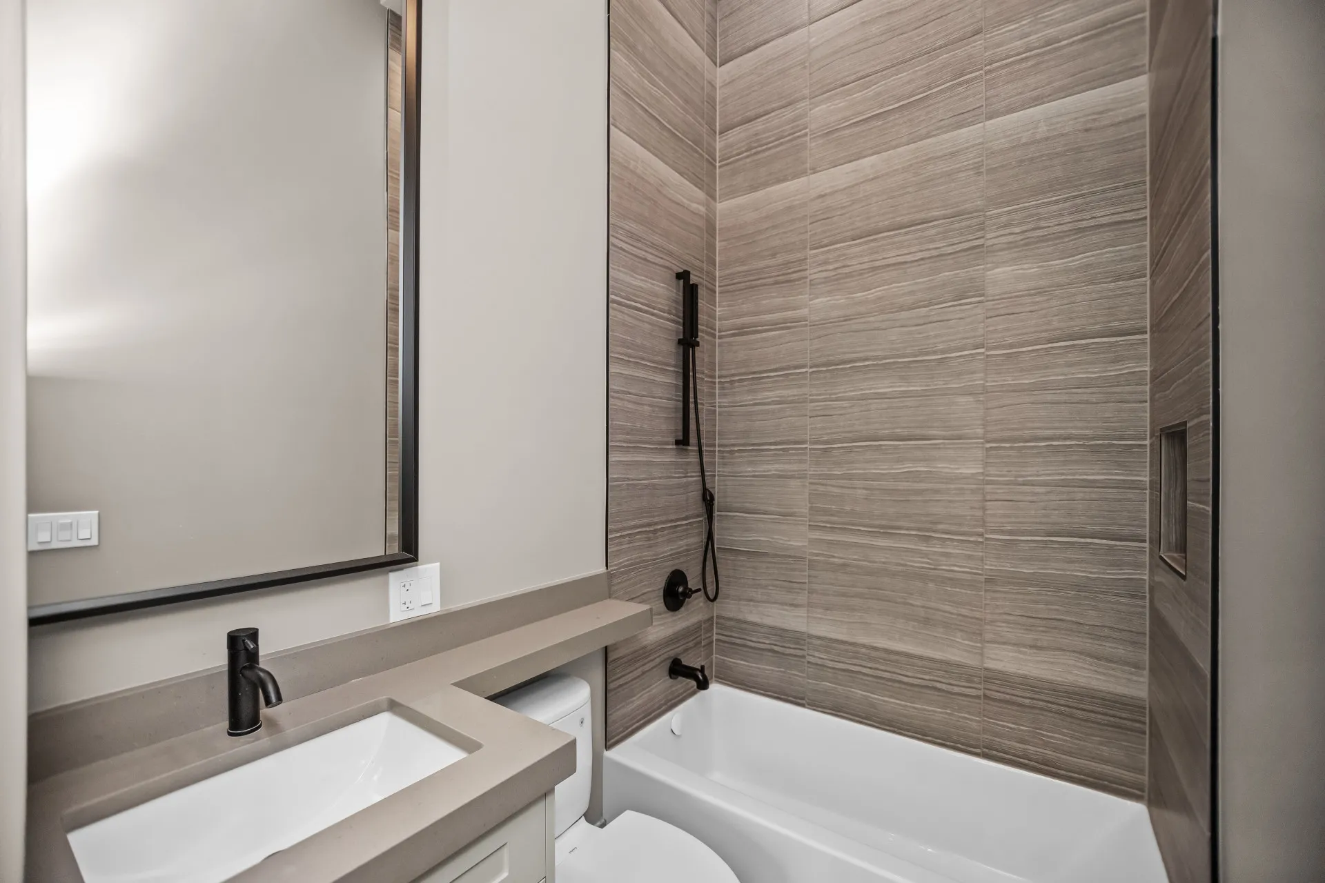 6556 S Minerva Ave, ,  60637, USA 60637-unit#2S-Chicago-IL