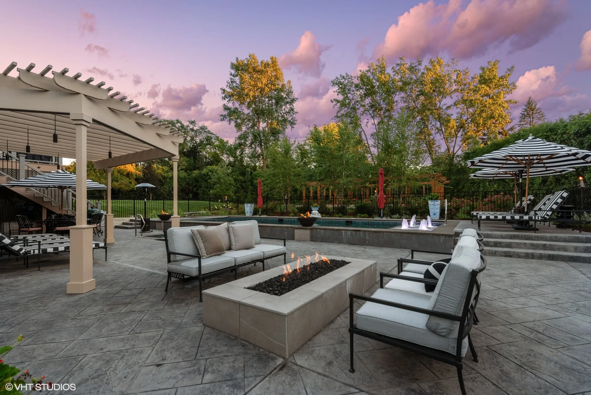 675 Old Barrington Rd, , 60010, USA 60010-North Barrington-IL