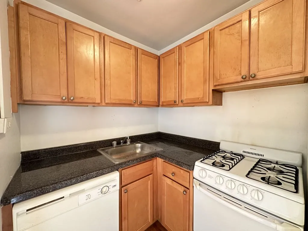 739 W Belmont Ave, , 60657, USA 60657-unit#515-Chicago-IL