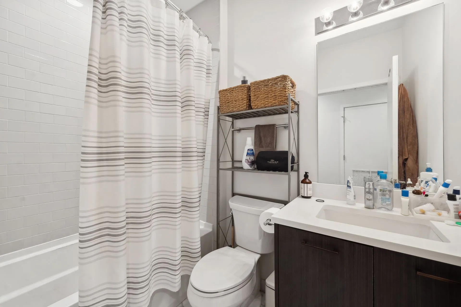 1045 W Cornelia Ave, , 60657, USA 60657-unit#303-Chicago-IL