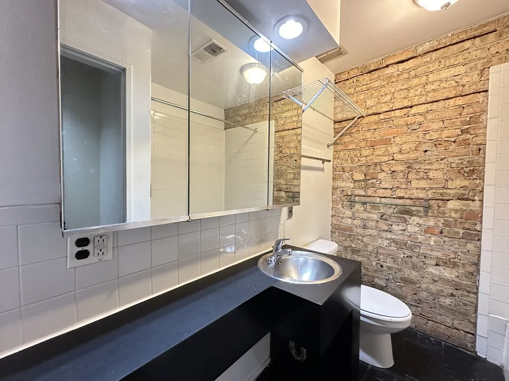 604 W Surf St, ,  60657, USA 60657-unit#3-Chicago-IL