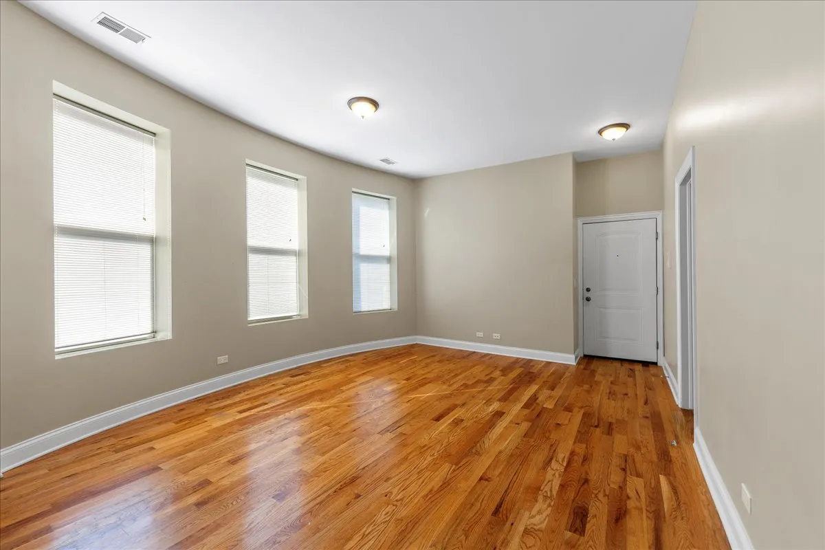 3927 N Clarendon Ave, ,  60613, USA 60613-unit#1R-Chicago-IL