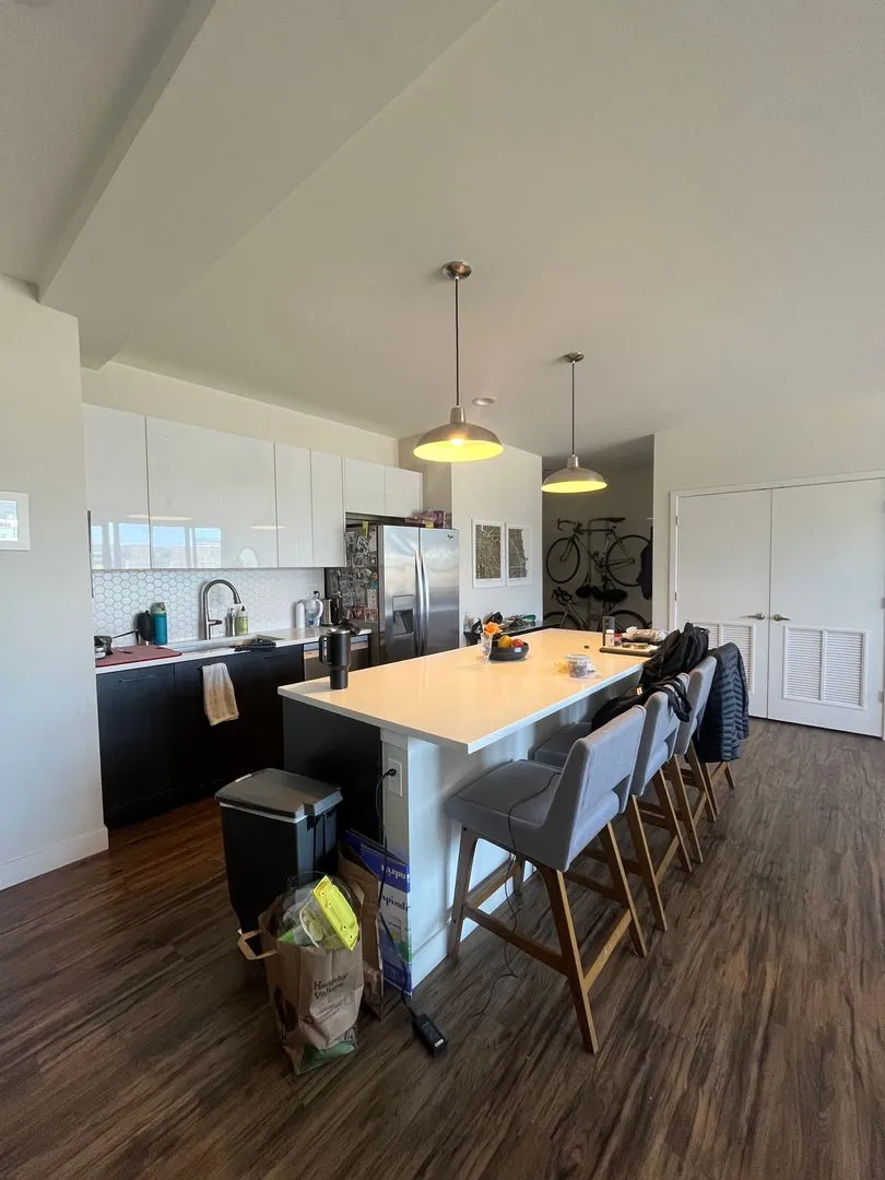 1045 W Cornelia Ave #501, ,  60657, USA 60657-Chicago-IL