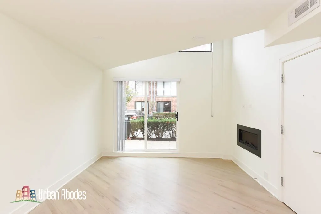 944 W Grace St, , 60613, USA 60613-unit#J101-Chicago-IL