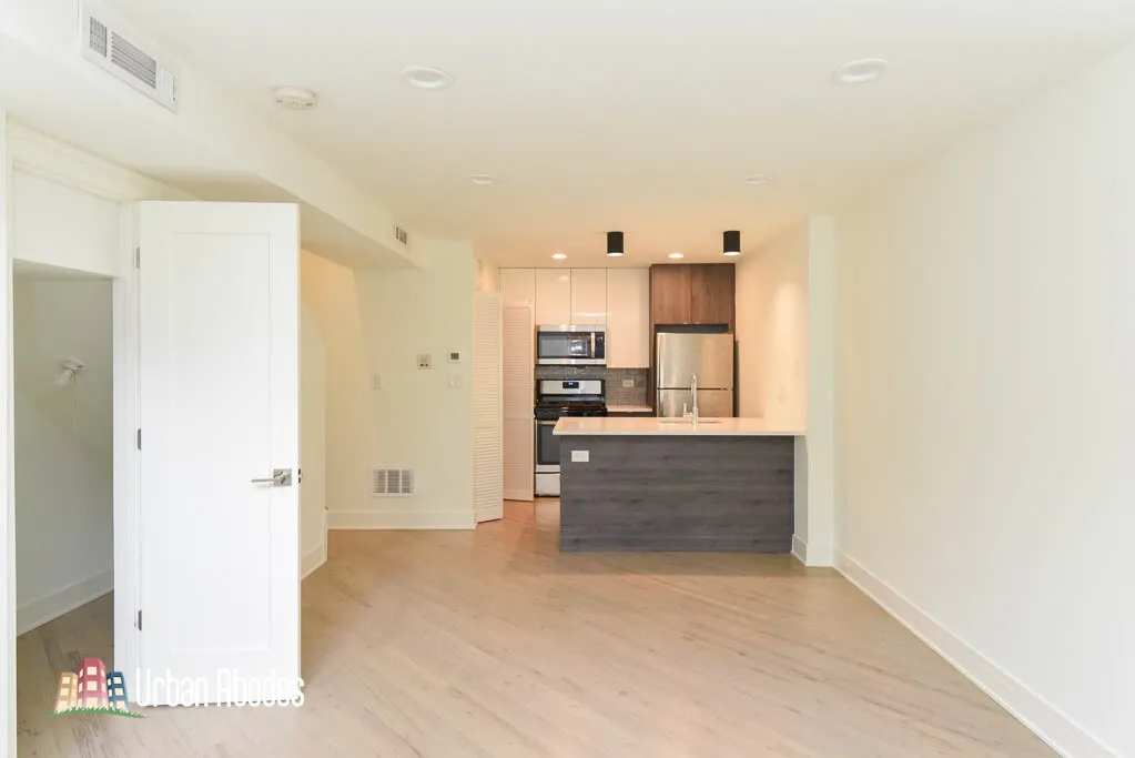 944 W Grace St, , 60613, USA 60613-unit#J101-Chicago-IL