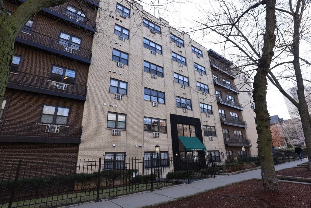 445 W Barry Ave, , 60657, USA 60657-unit#102-Chicago-IL