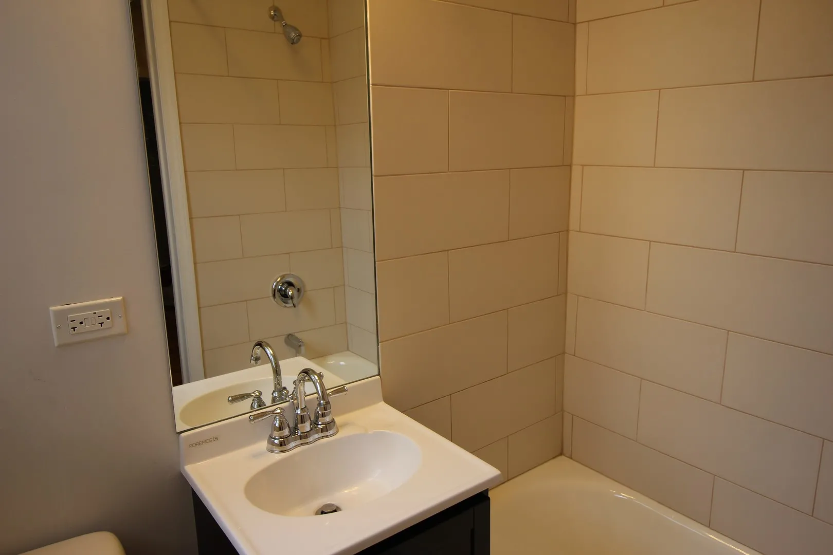 1210 W Granville Ave, ,  60660, USA 60660-unit#208-Chicago-IL