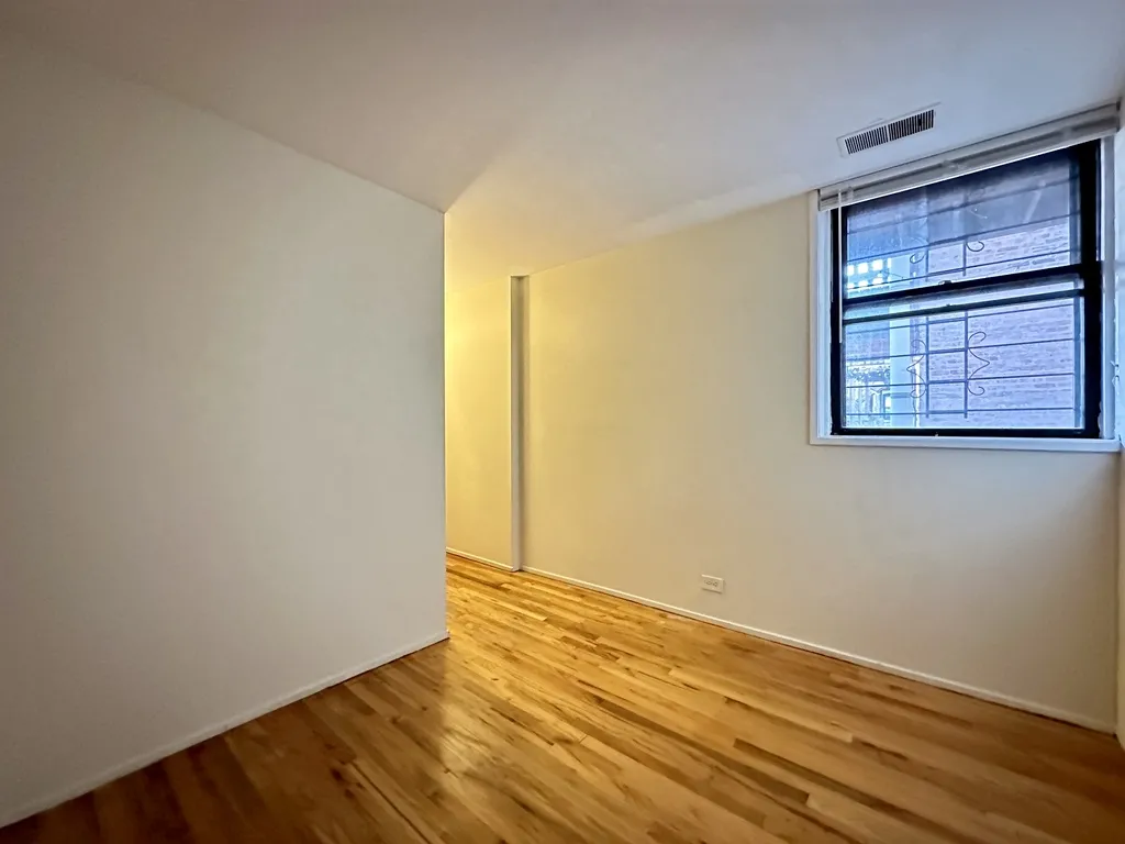 604 W Surf St, ,  60657, USA 60657-unit#3-Chicago-IL