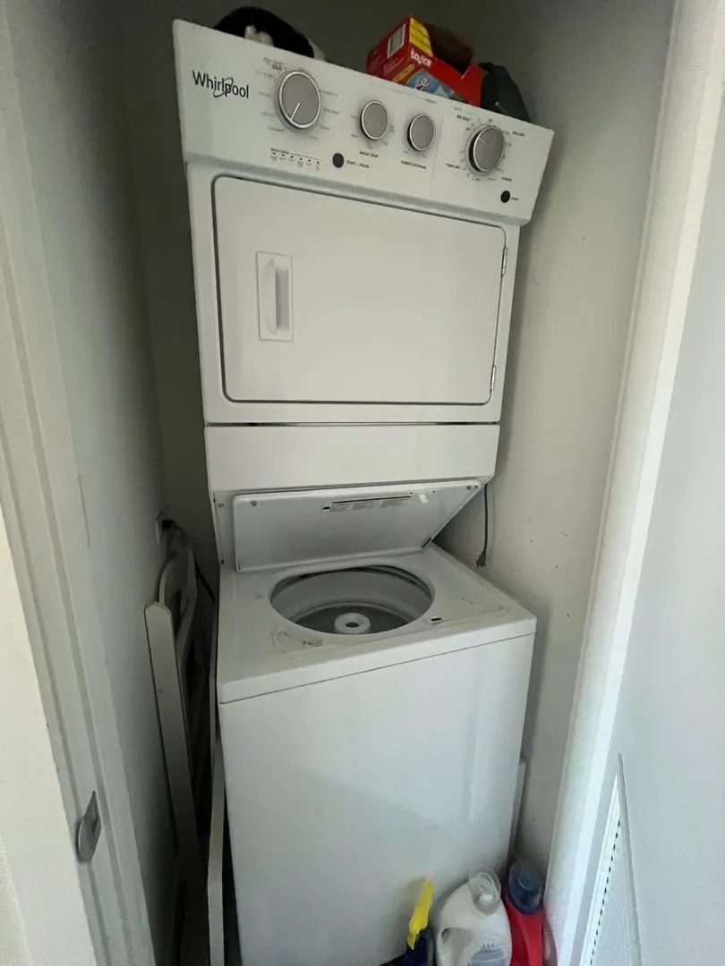 1045 W Cornelia Ave, ,  60657, USA 60657-unit#404-Chicago-IL