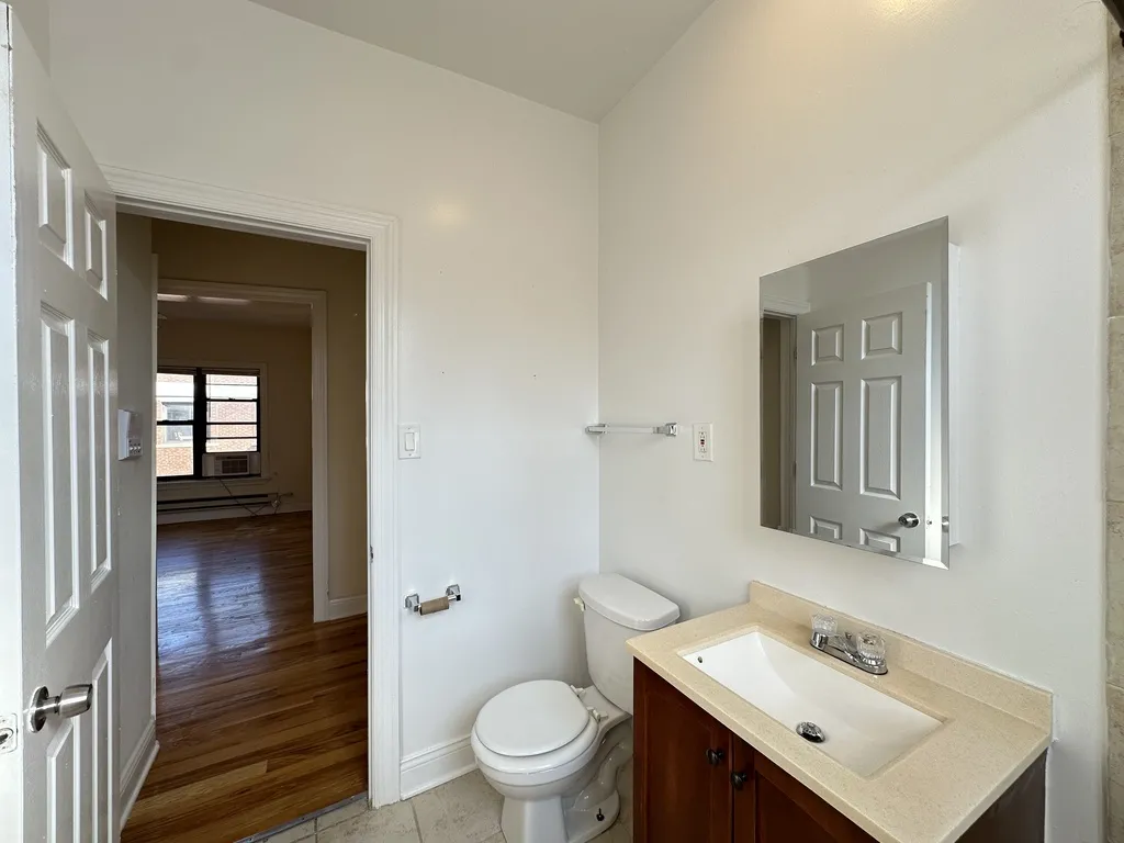 823 W Waveland Ave, , 60613, USA 60613-unit#3N-Chicago-IL