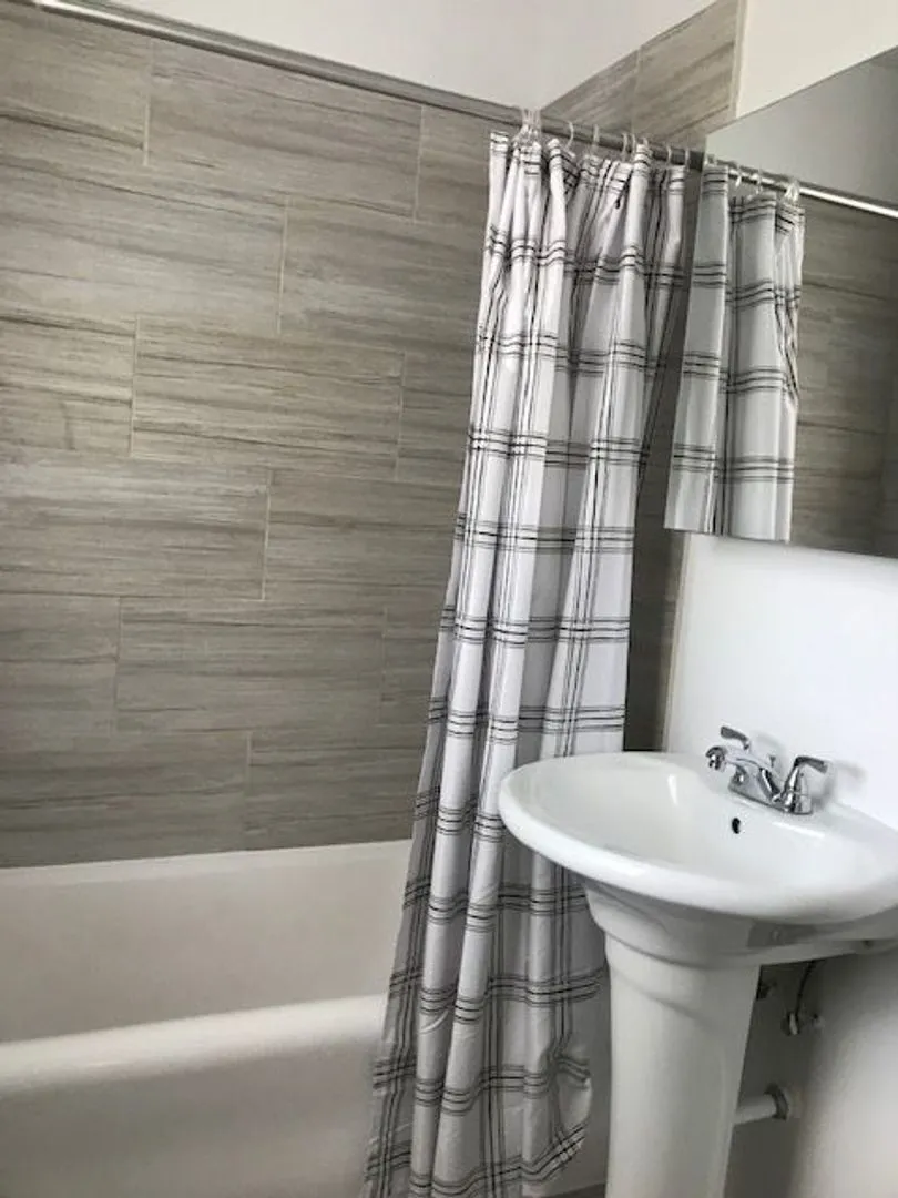 1601 W Thome Ave, ,  60660, USA 60660-unit#2A-Chicago-IL
