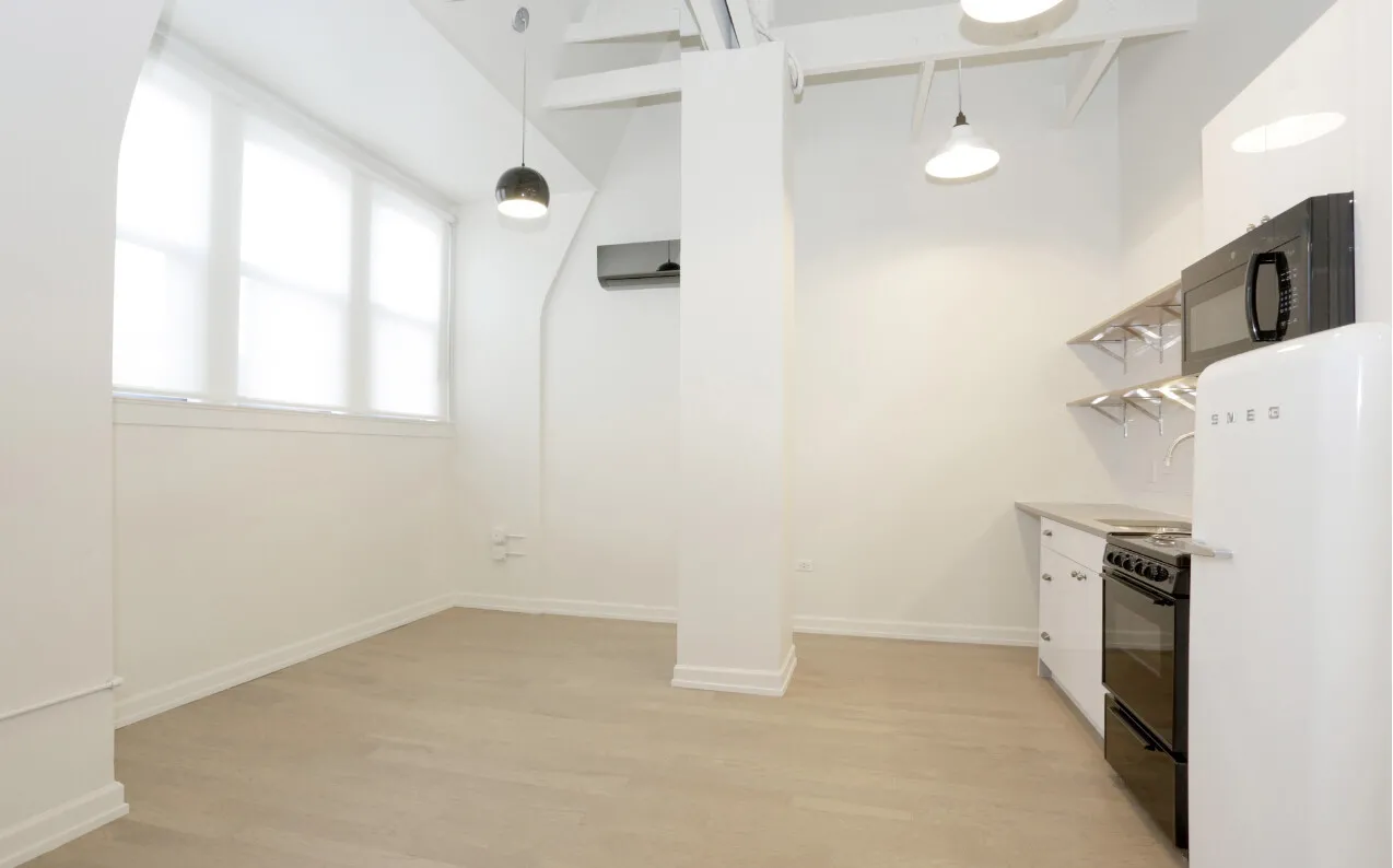 108 W  Ave, ,  60654, USA 60654-unit#STUDIO-Chicago-IL