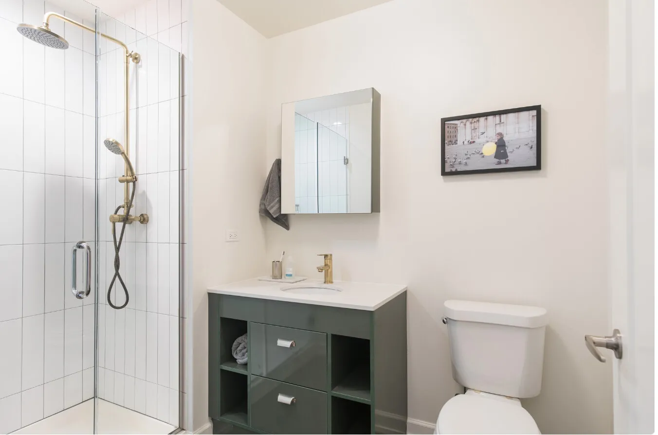 108 W  Ave, ,  60654, USA 60654-unit#STUDIO-Chicago-IL