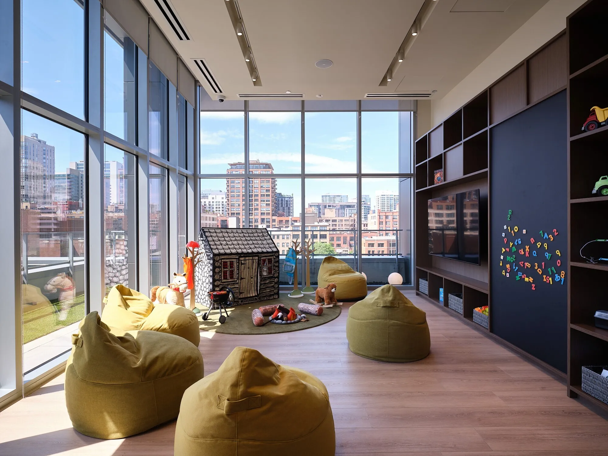 369 W Grand Ave, ,  60654, USA 60654-unit#1/1-Chicago-IL