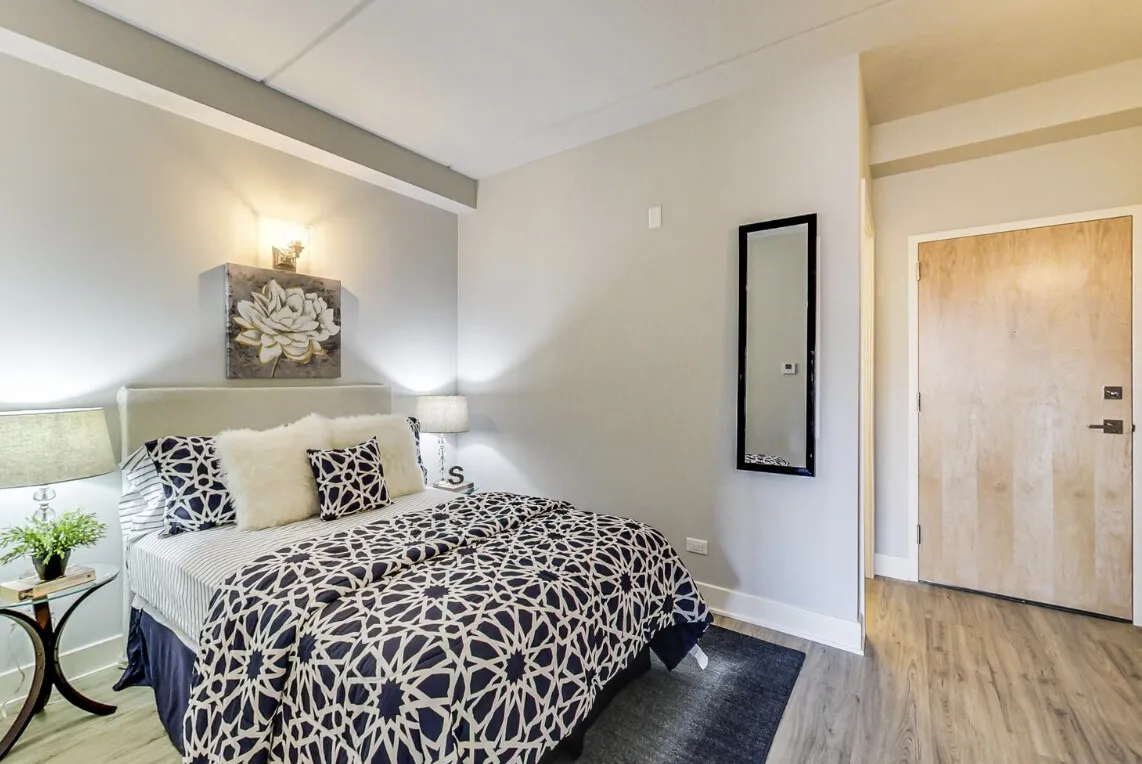 300 W Division St, ,  60610, USA 60610-unit#CONVERTIBLE-Chicago-IL