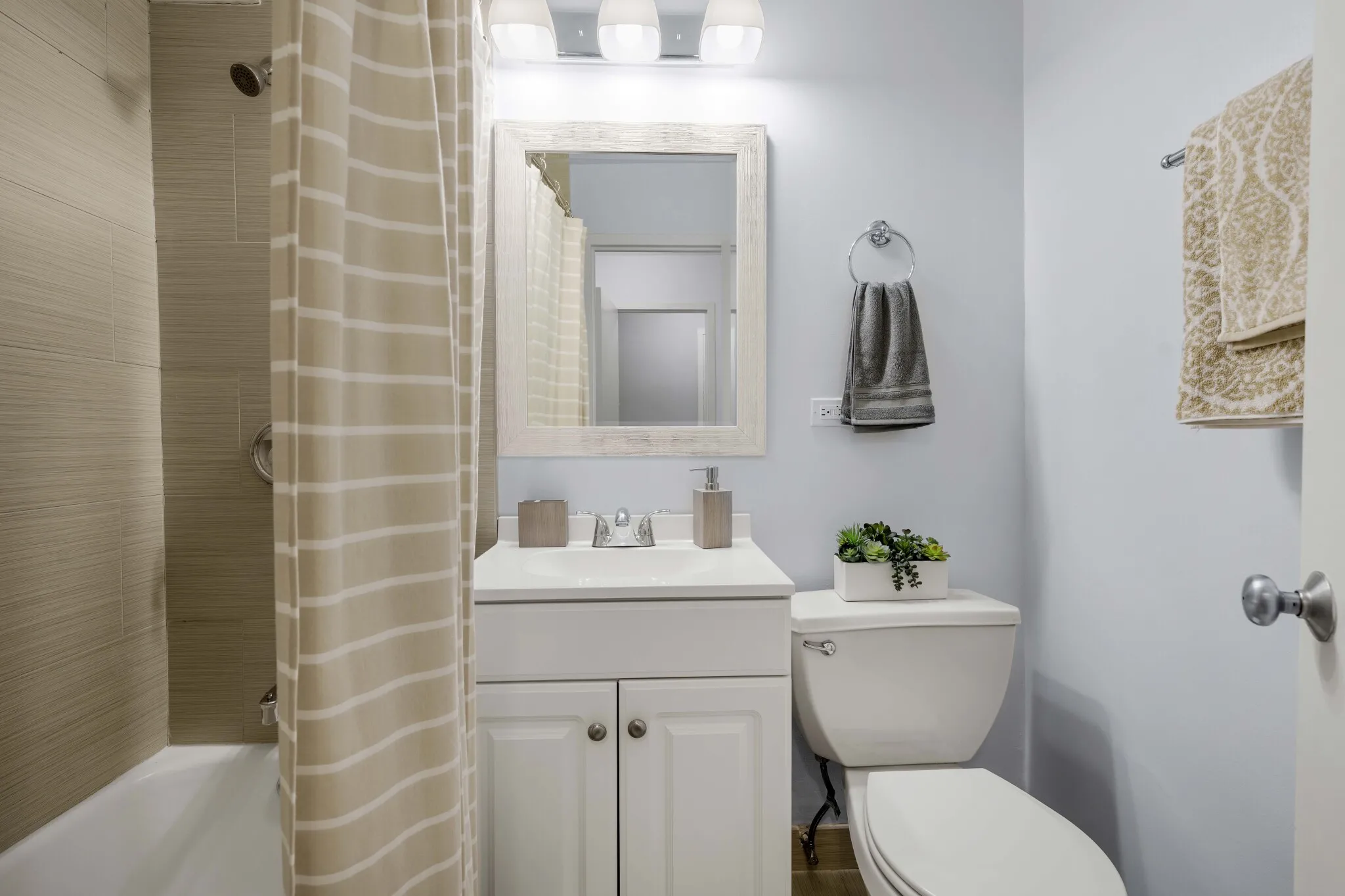 1350 N Lake Shore Dr, ,  60610, USA 60610-unit#STUDIO-Chicago-IL