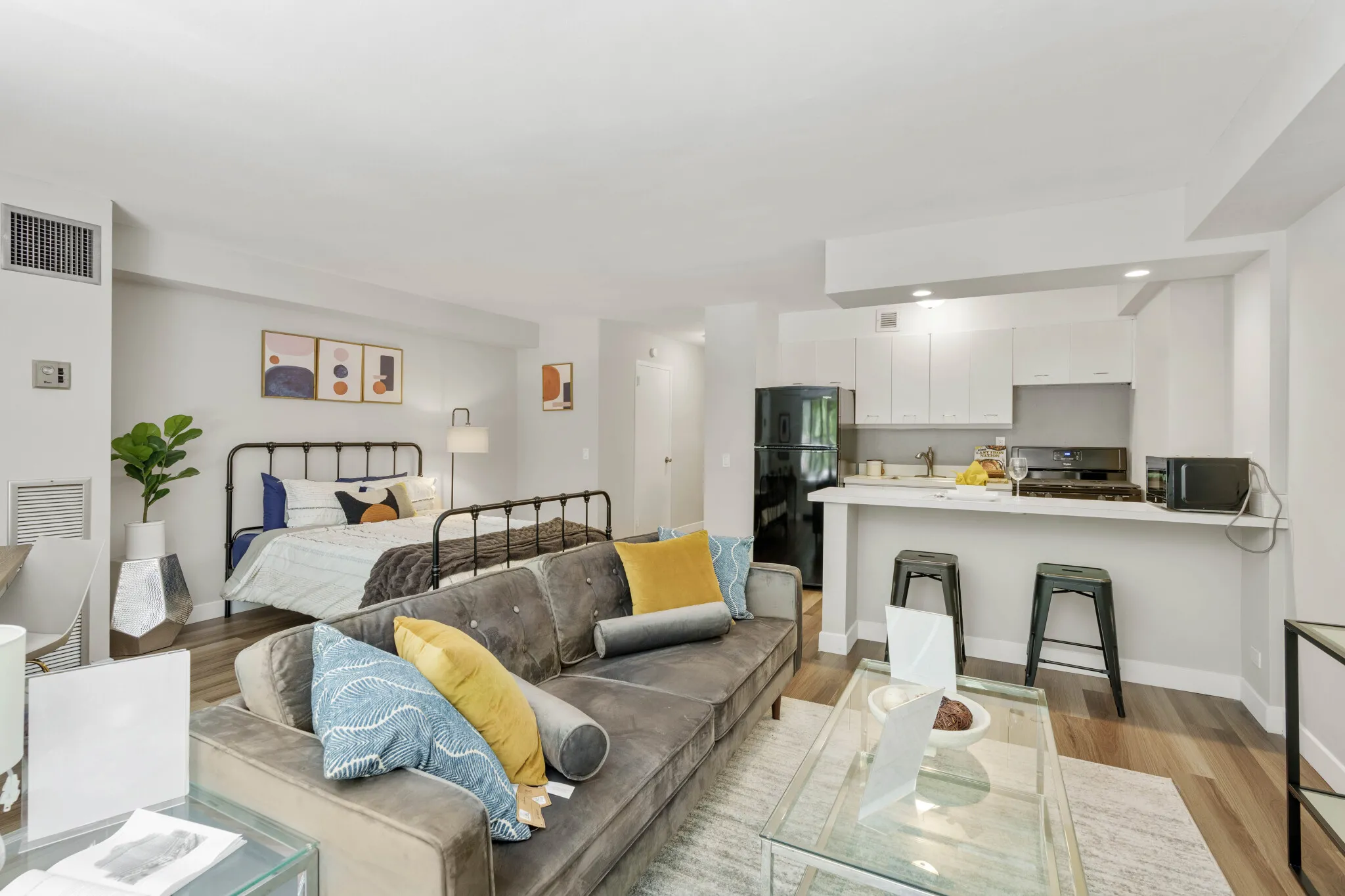 1350 N Lake Shore Dr, ,  60610, USA 60610-unit#STUDIO-Chicago-IL