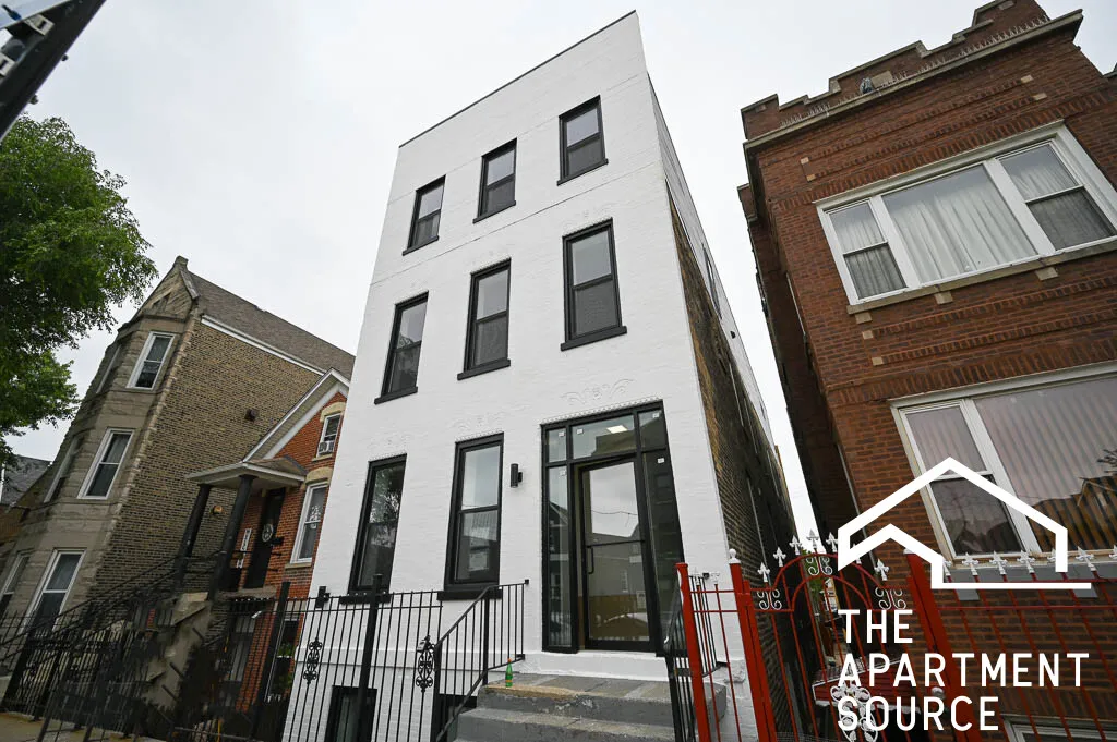 Pilsen Apartments For Rent 2 Bedroom, 1 Bathroom At 2243 W 23rd Pl 1R