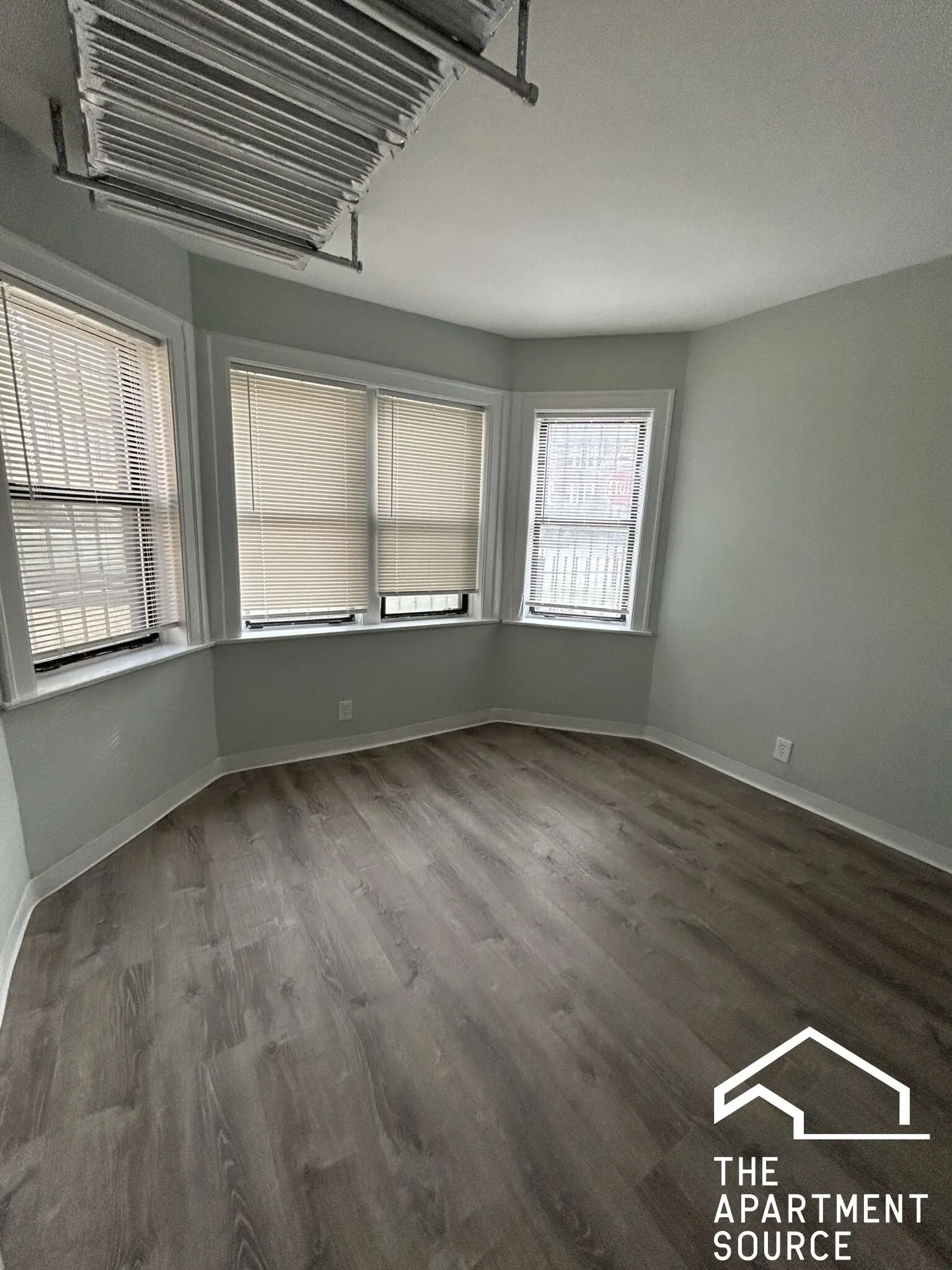 6959 S Paxton Ave, , 60649, USA 60649-unit#G-Chicago-IL