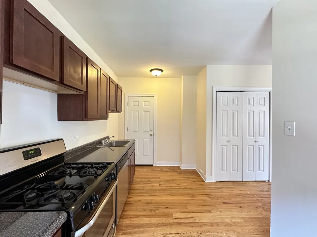 957 W Cornelia Ave, ,  60657, USA 60657-unit#1A-Chicago-IL