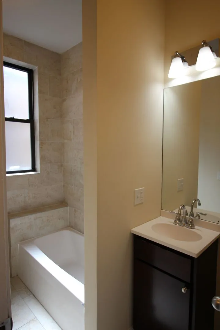 1301 W Columbia Ave, ,  60626, USA 60626-unit#3-Chicago-IL