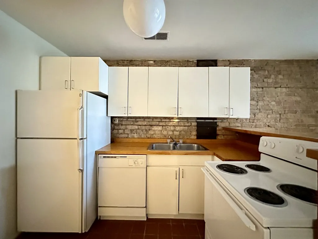 604 W Surf St, ,  60657, USA 60657-unit#3-Chicago-IL