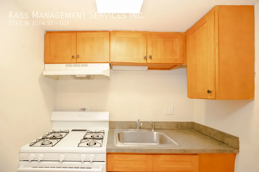 5741 W 35th St, ,  60804, USA 60804-unit#01F-Cicero-IL