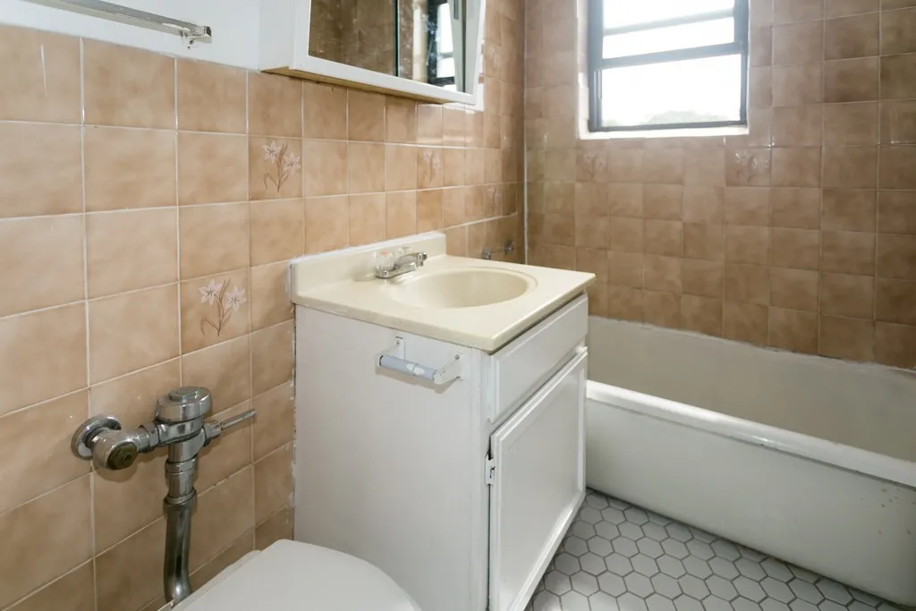 739 W Belmont Ave, ,  60657, USA 60657-unit#411-Chicago-IL