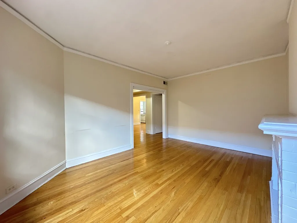 1307 Oak Ave, Evanston,  60201, USA 60201-unit#3W-Chicago-IL